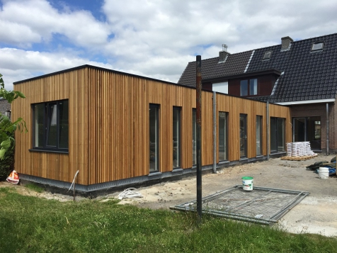 Aanbouw en renovatie met houtskeletbouw aan woning te Oostakker.